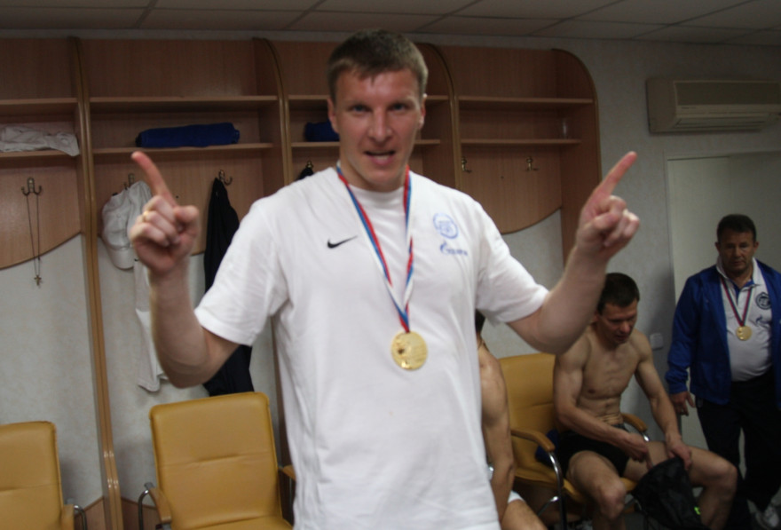 Раздевалка, футболисты «„Зенита“» празднуют победу в Кубоке России