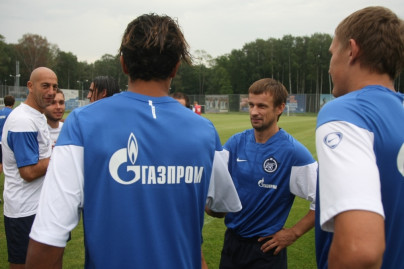 Первая тренировка новых футболистов «Зенита» защитника Бруно Алвеш и полузащитника Сергея Семака