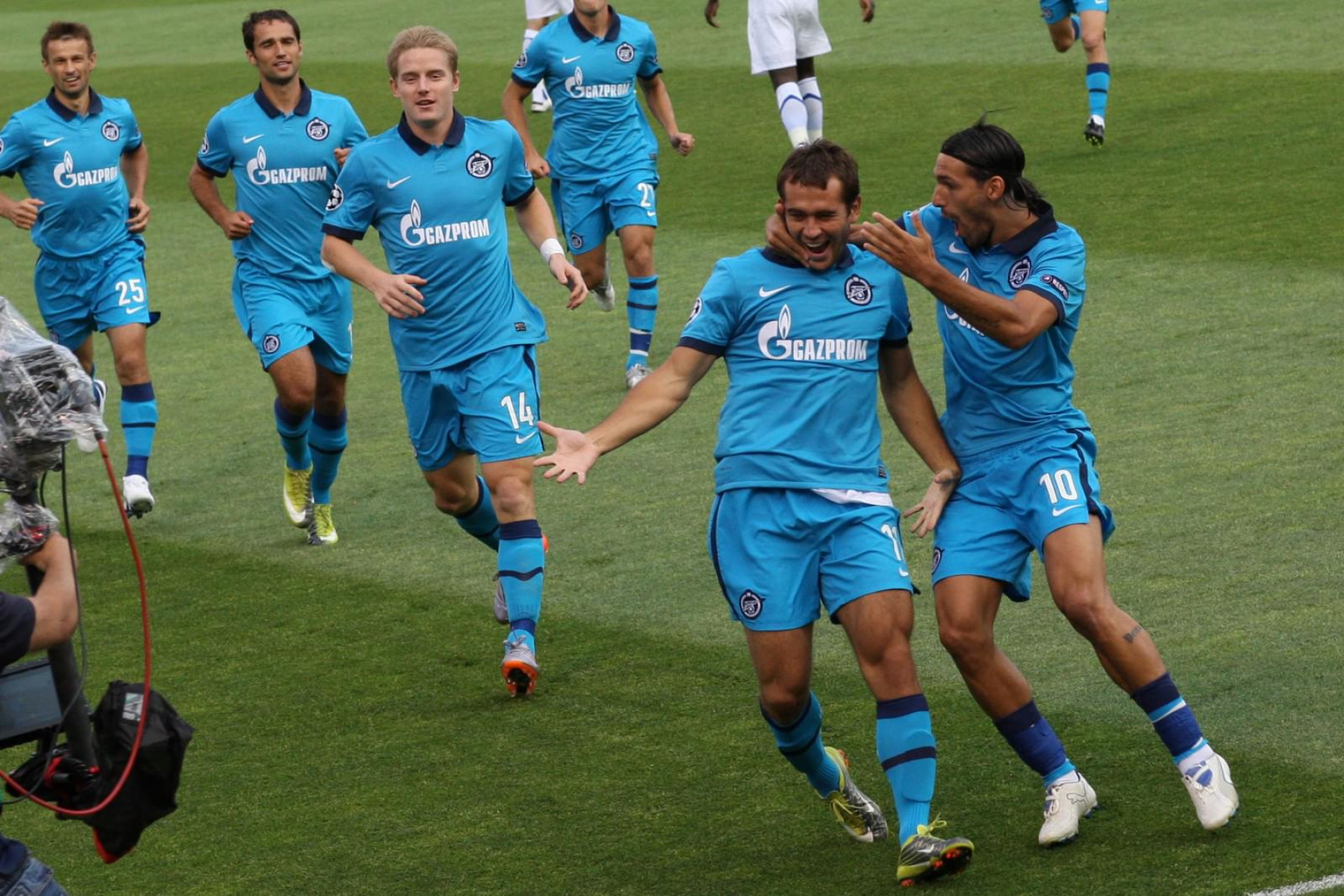 Зенит лета. ФК Зенит 2010. Зенит сезон 2010. ФК Зенит сезон 2010. Состав ФК Зенит 2010.