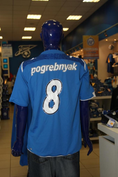 Лоты для благотовортелтного аукциона в фирменном магазине «Зенит»