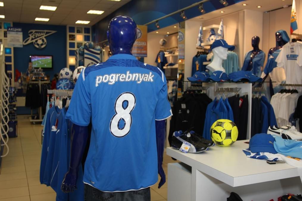 Лоты для благотовортелтного аукциона в фирменном магазине «Зенит»