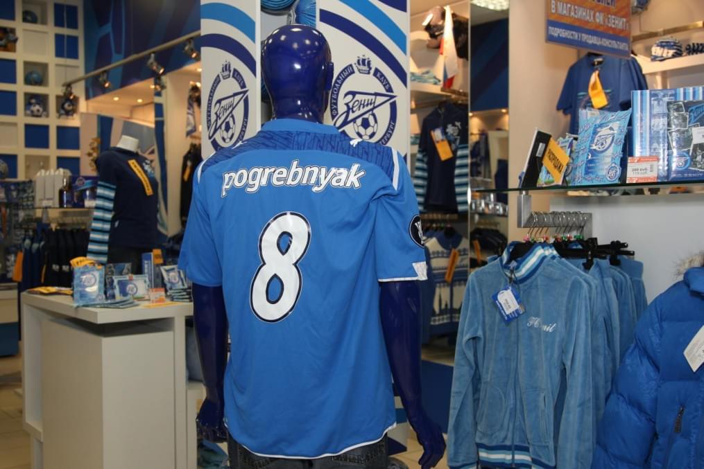 Лоты для благотовортелтного аукциона в фирменном магазине «Зенит»