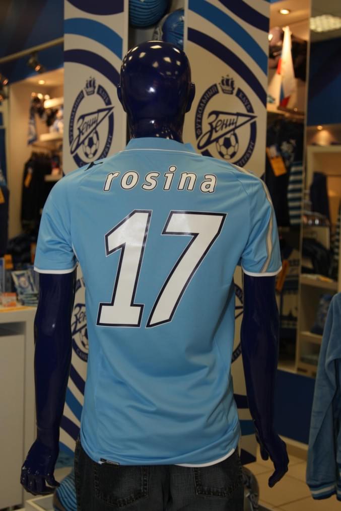 Лоты для благотовортелтного аукциона в фирменном магазине «Зенит»