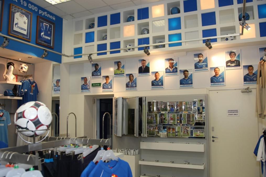 Лоты для благотовортелтного аукциона в фирменном магазине «Зенит»