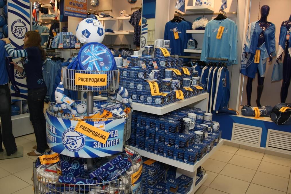 Лоты для благотовортелтного аукциона в фирменном магазине «Зенит»