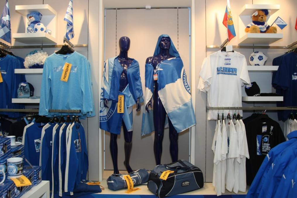 Лоты для благотовортелтного аукциона в фирменном магазине «Зенит»