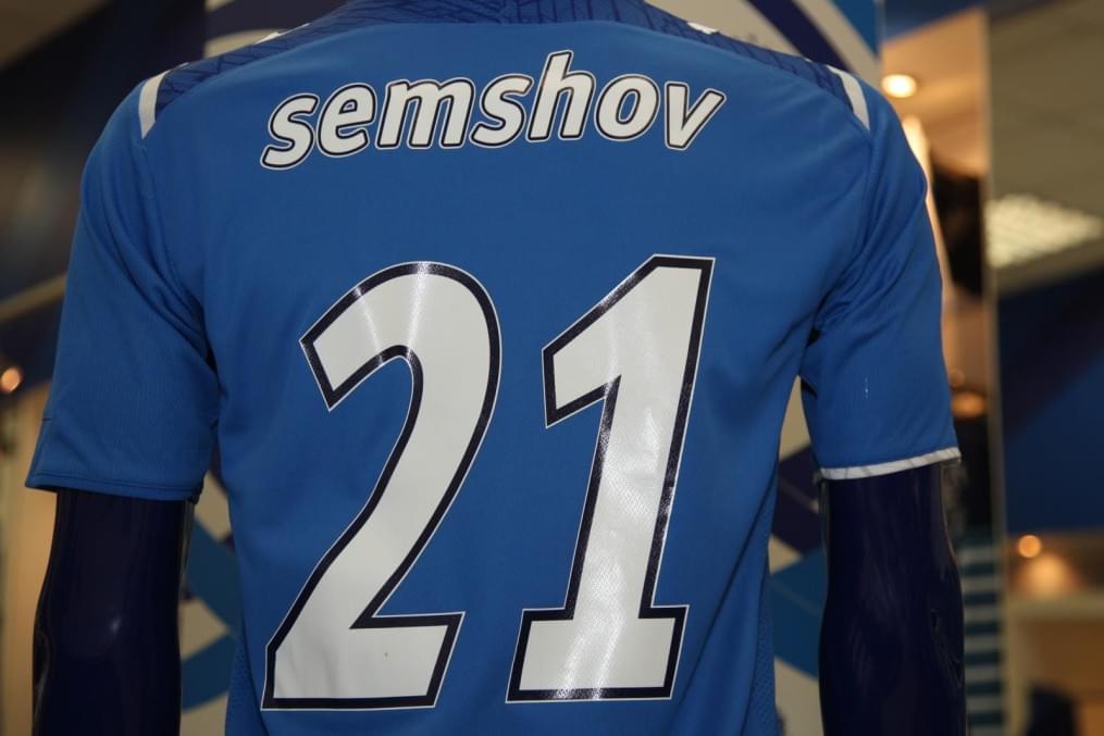 Лоты для благотовортелтного аукциона в фирменном магазине «Зенит»