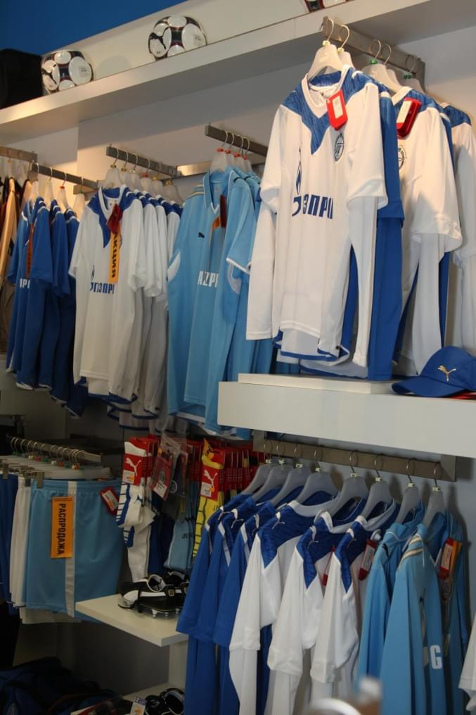 Лоты для благотовортелтного аукциона в фирменном магазине