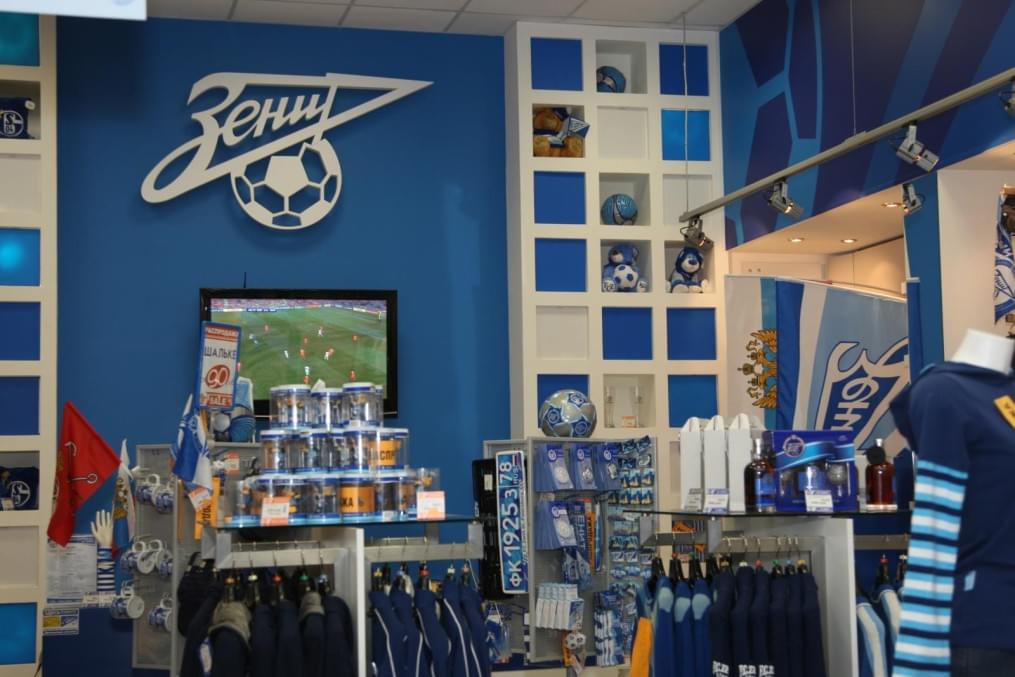 Лоты для благотовортелтного аукциона в фирменном магазине