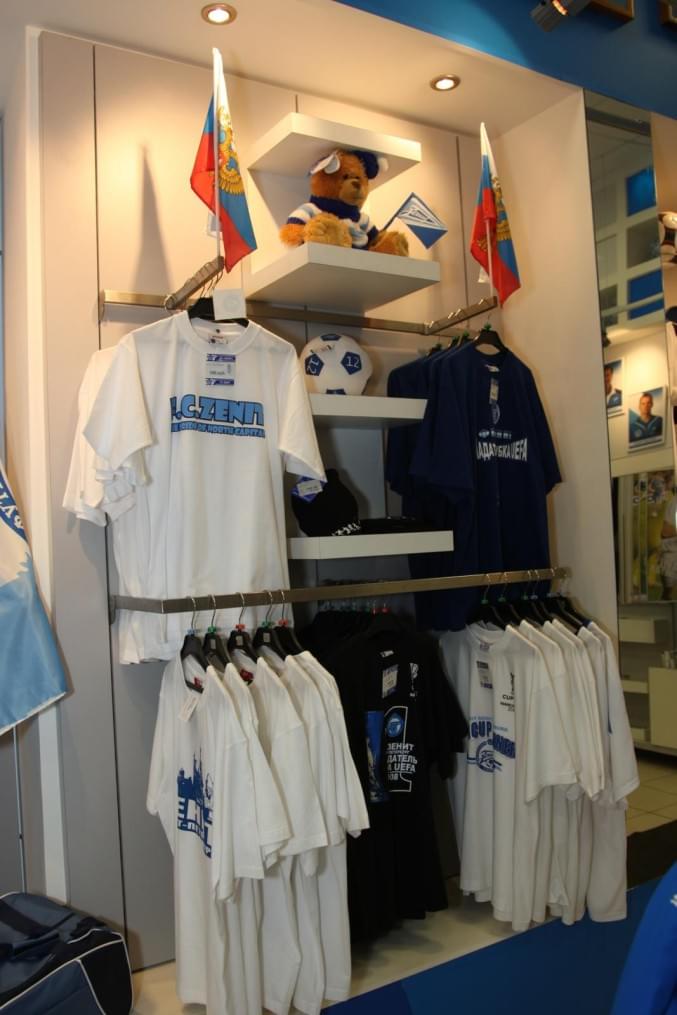 Лоты для благотовортелтного аукциона в фирменном магазине «Зенит»