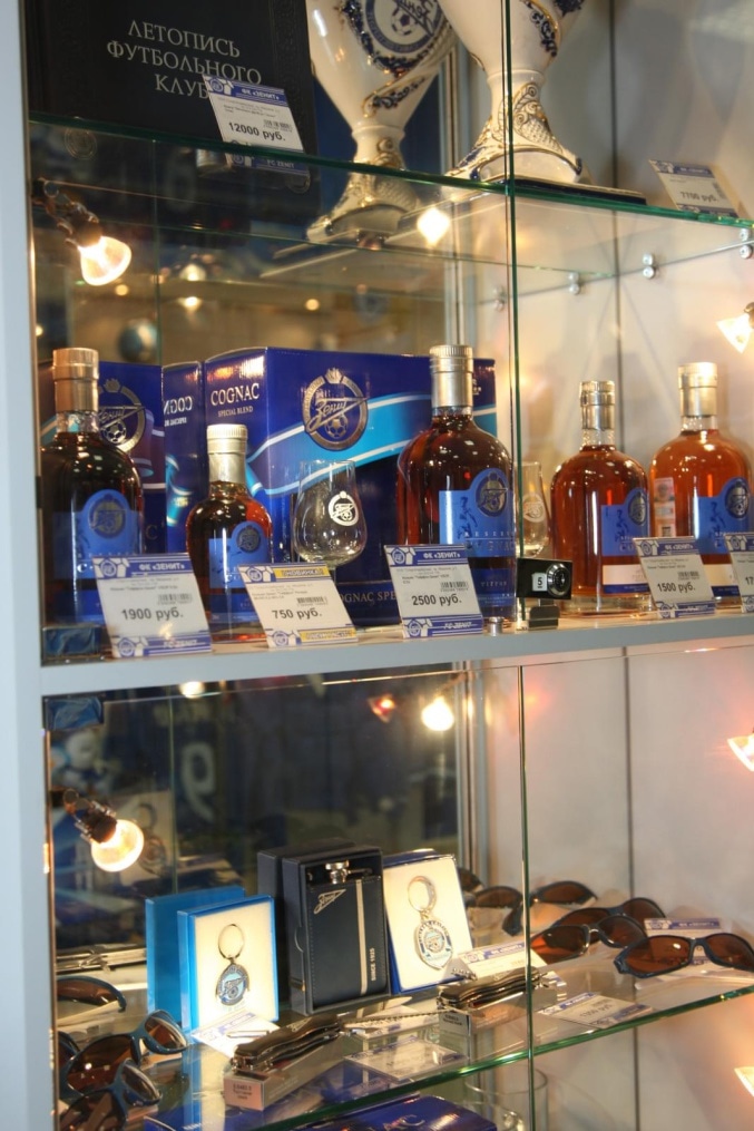 Лоты для благотовортелтного аукциона в фирменном магазине