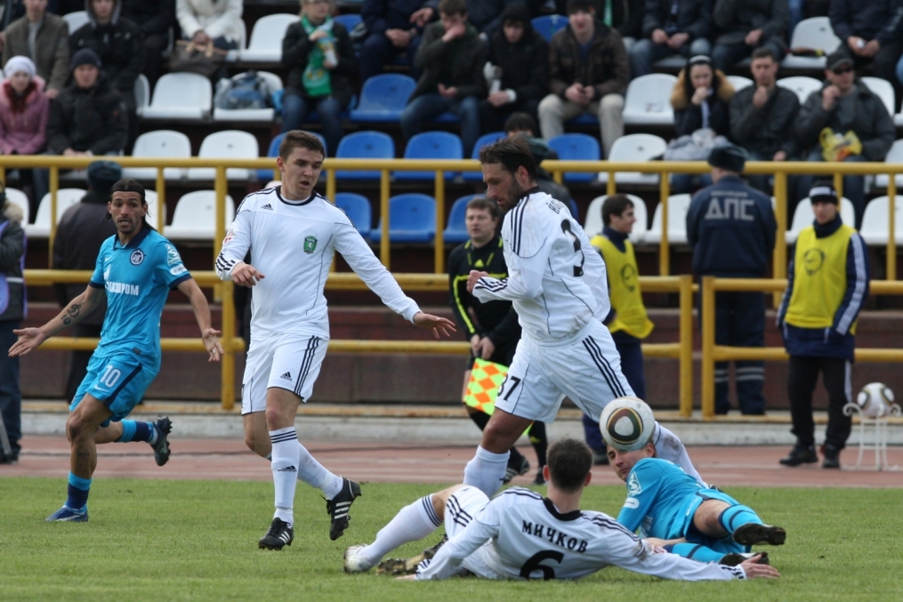 ЧР 2010. Матч ФК «Томск» — ФК «Зенит». 0:0