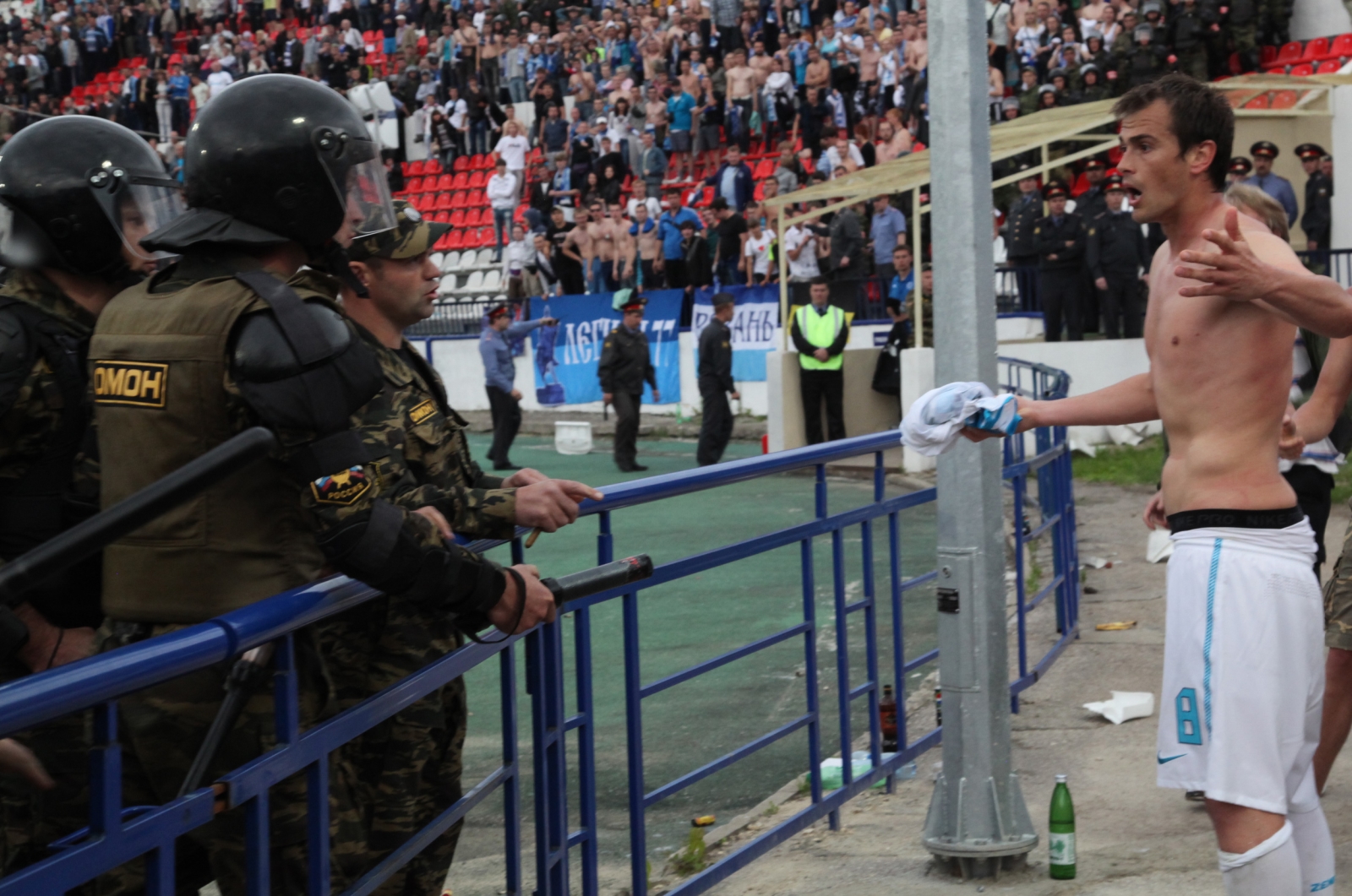 Данко Лазович подвергся нападению ОМОН