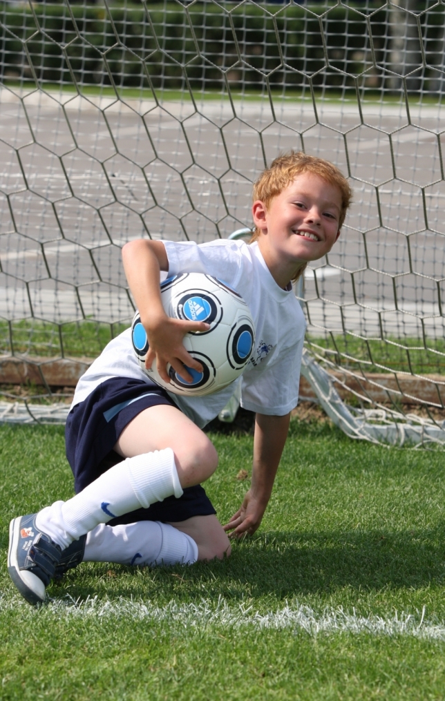 Дети участники программы «Школьный футбол»