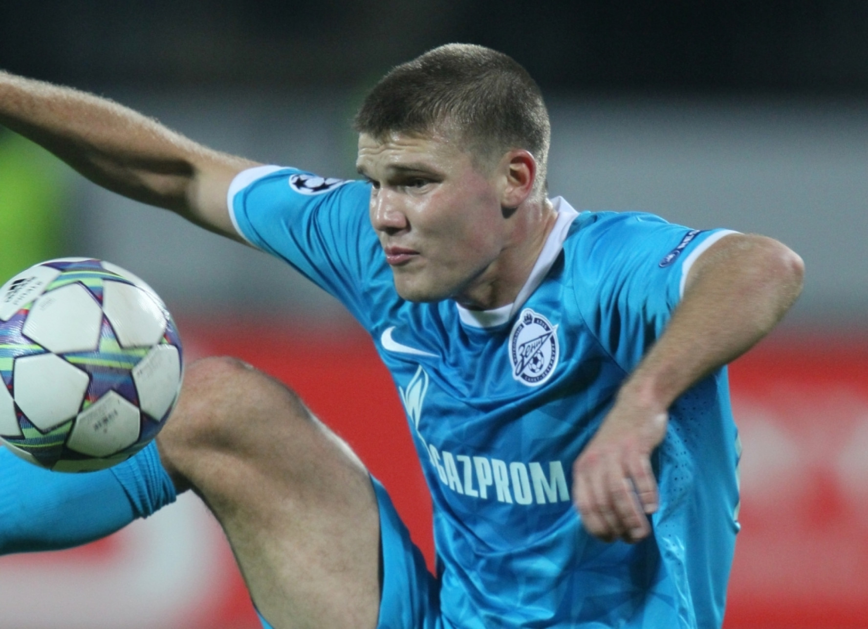 Спортивная аналитика видео sportbox ru. Игорь Денисов Зенит. Игорь Денисов футболист Зенит. Игорь Денисов с Кубком УЕФА. Игорь Денисов Суперкубок 2011.