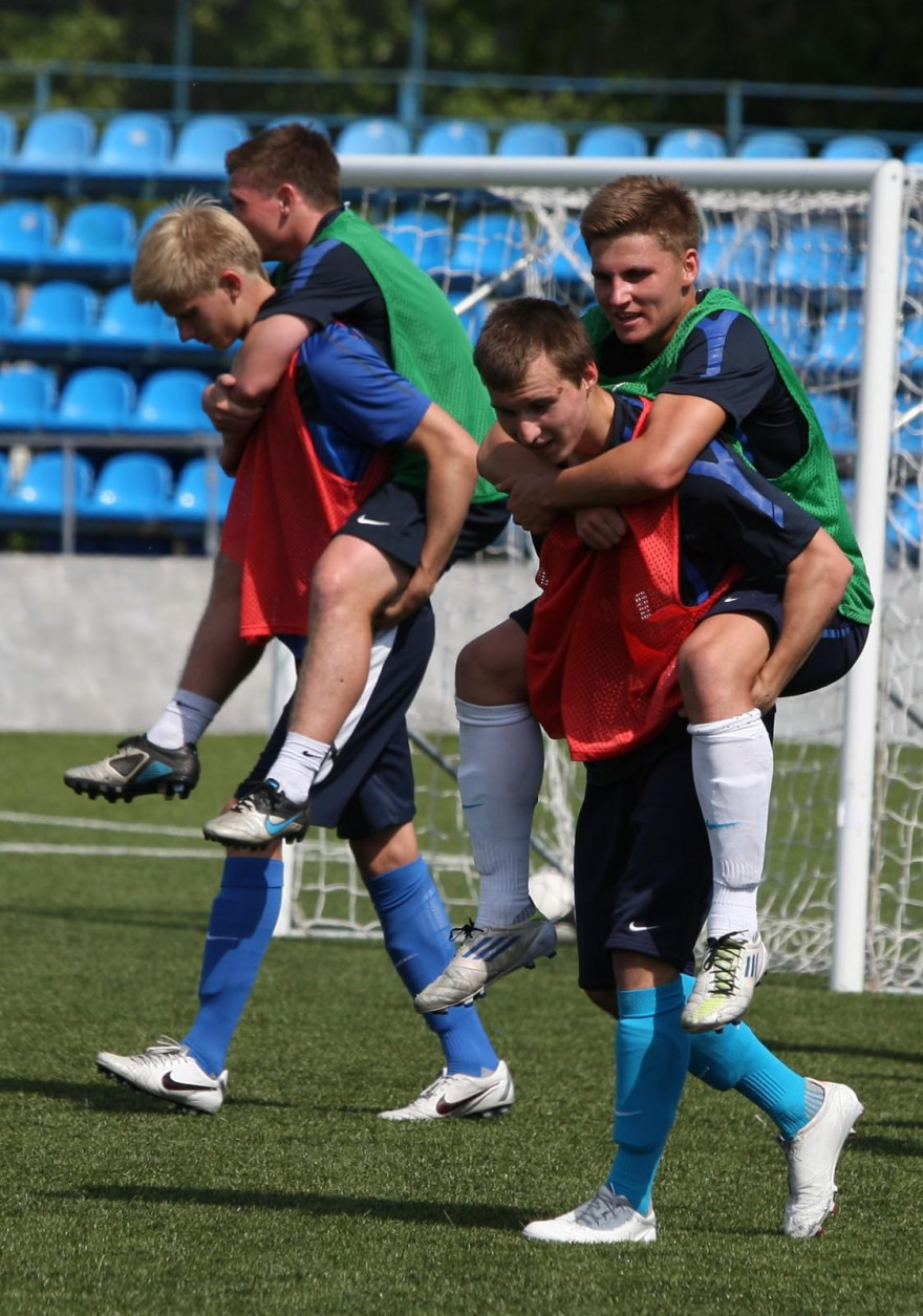 Первая тренировка футболистов молодежного состава в сезоне 2012—13