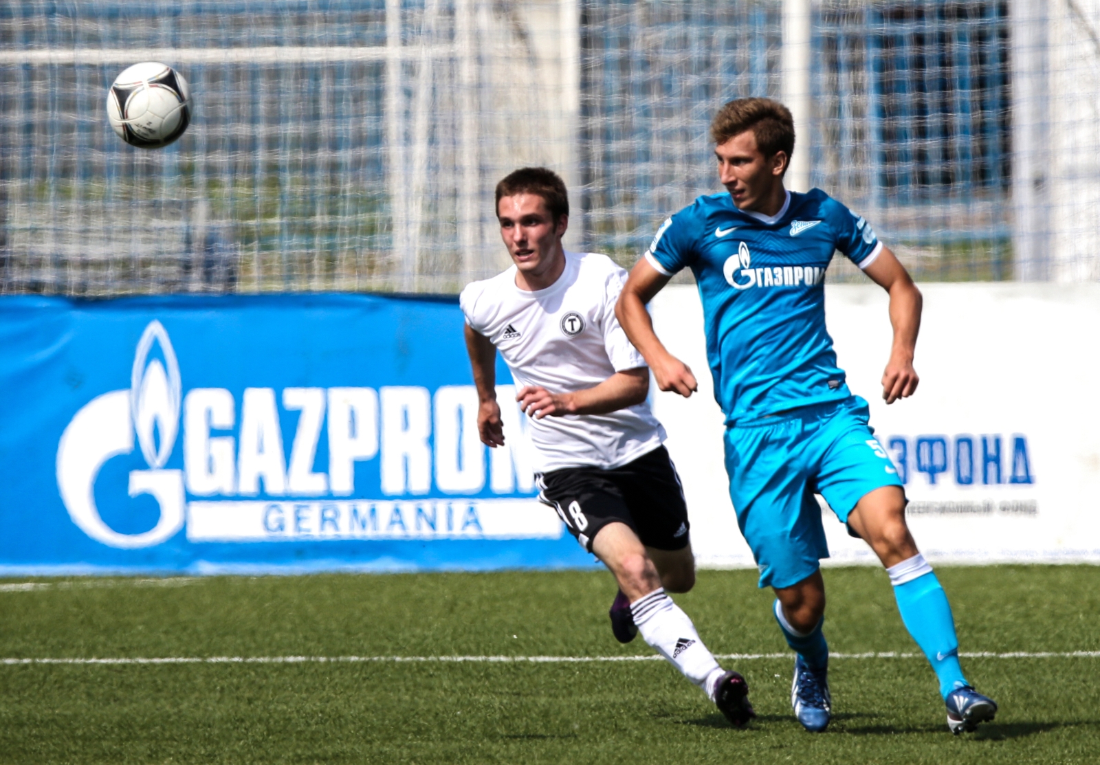 Матч  первенства России среди команд второго дивизиона,  «Зенит-2» — «Торпедо».