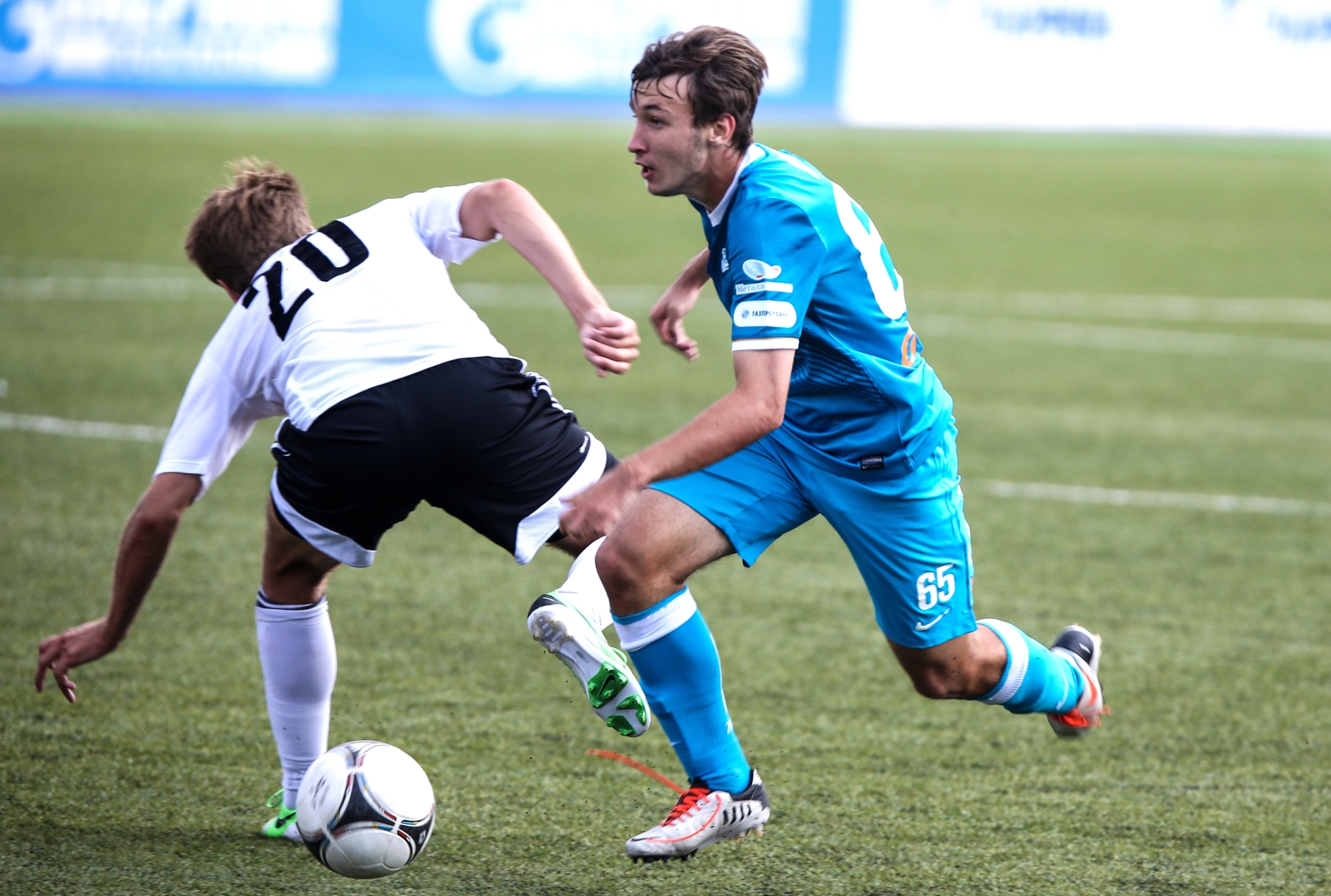 Матч  первенства России среди команд второго дивизиона,  «Зенит-2» — «Торпедо».