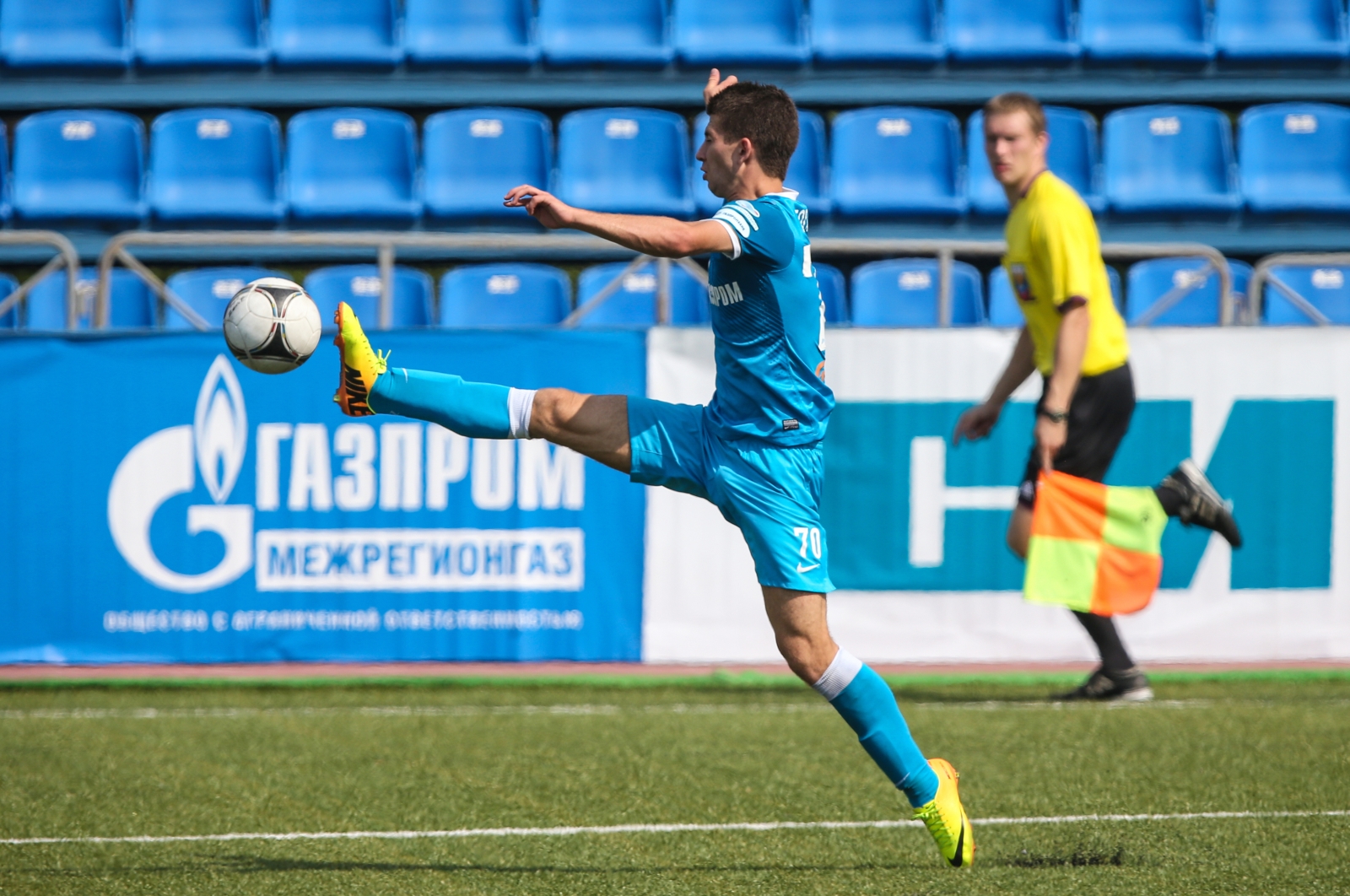 Матч  первенства России среди команд второго дивизиона,  «Зенит-2» — «Торпедо».