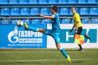 Матч  первенства России среди команд второго дивизиона,  «Зенит-2» — «Торпедо».