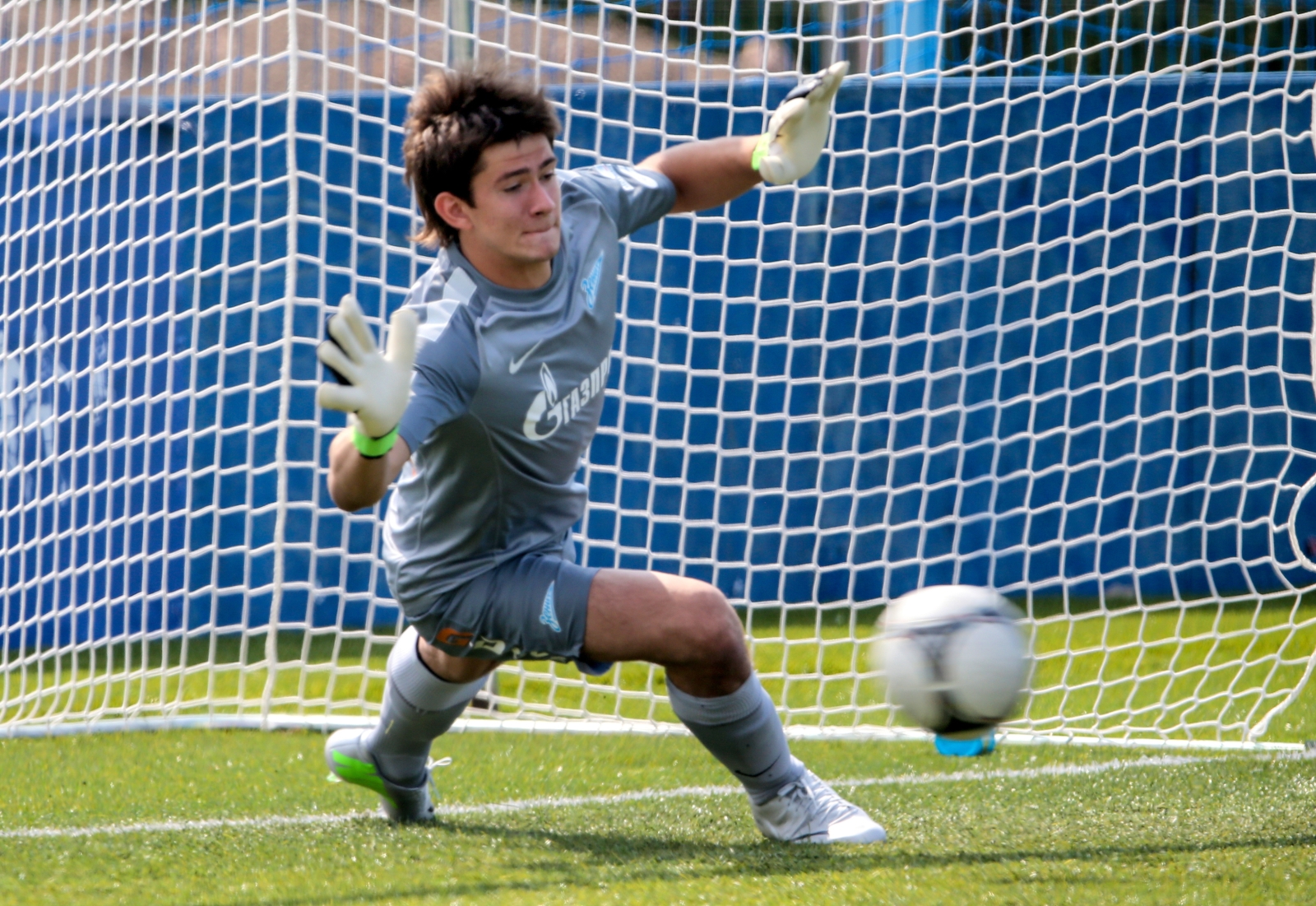 Матч  первенства России среди команд второго дивизиона,  «Зенит-2» — «Торпедо».