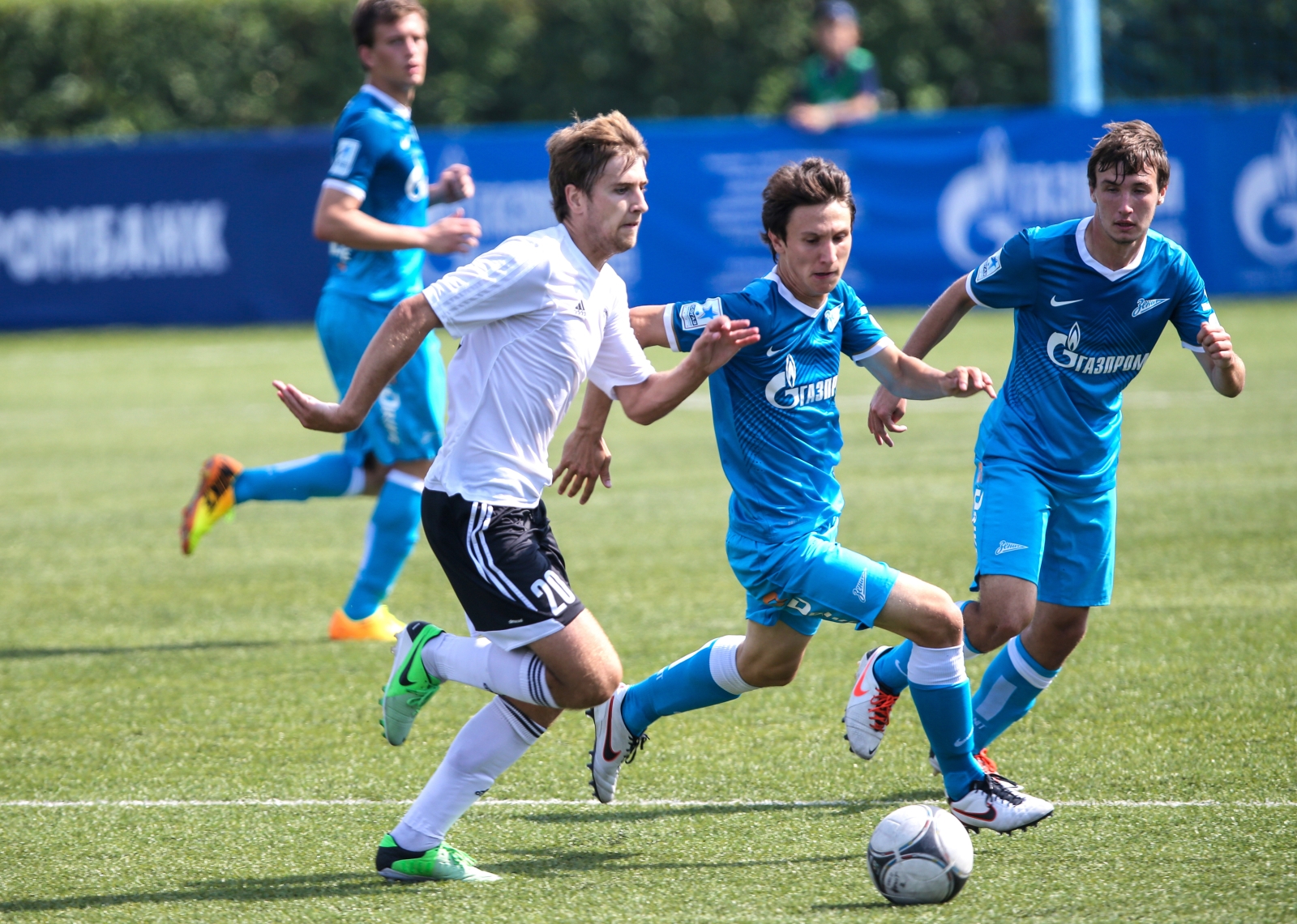 Матч  первенства России среди команд второго дивизиона,  «Зенит-2» — «Торпедо».