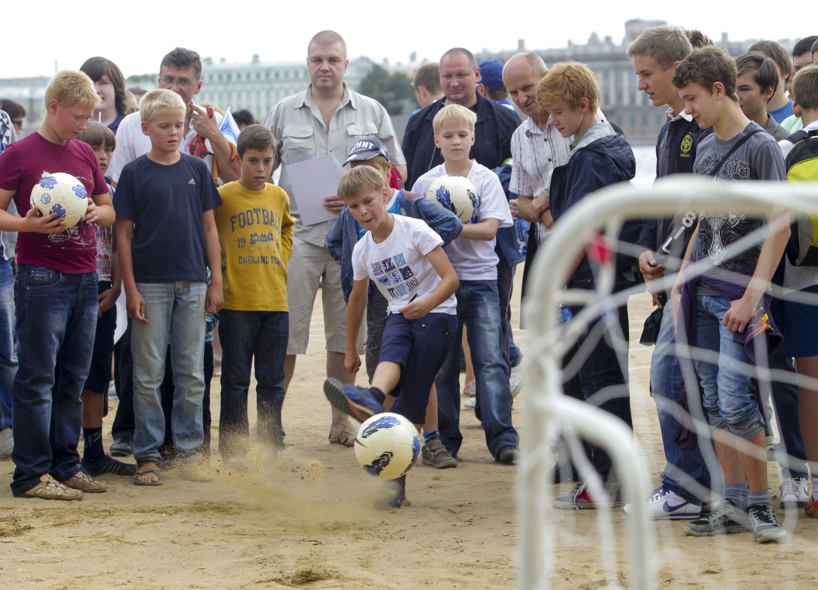 Фан-зона «Зенит» на пляже Петропавловской крепости