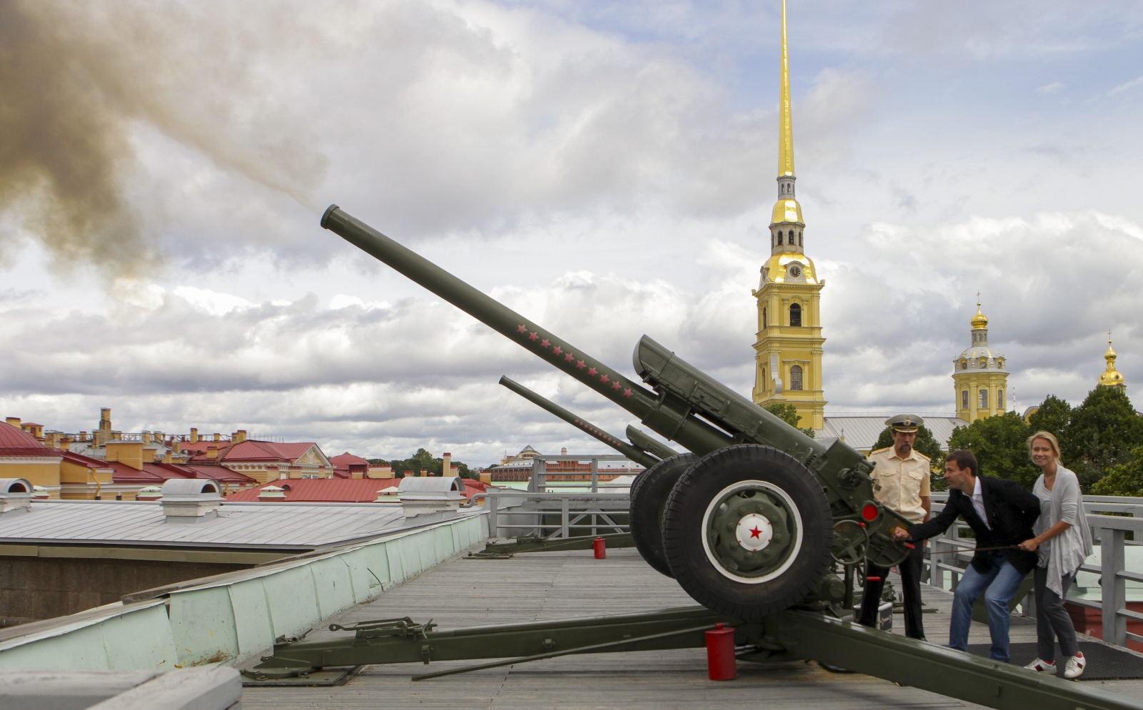 Фан-зона «Зенит» на пляже Петропавловской крепости