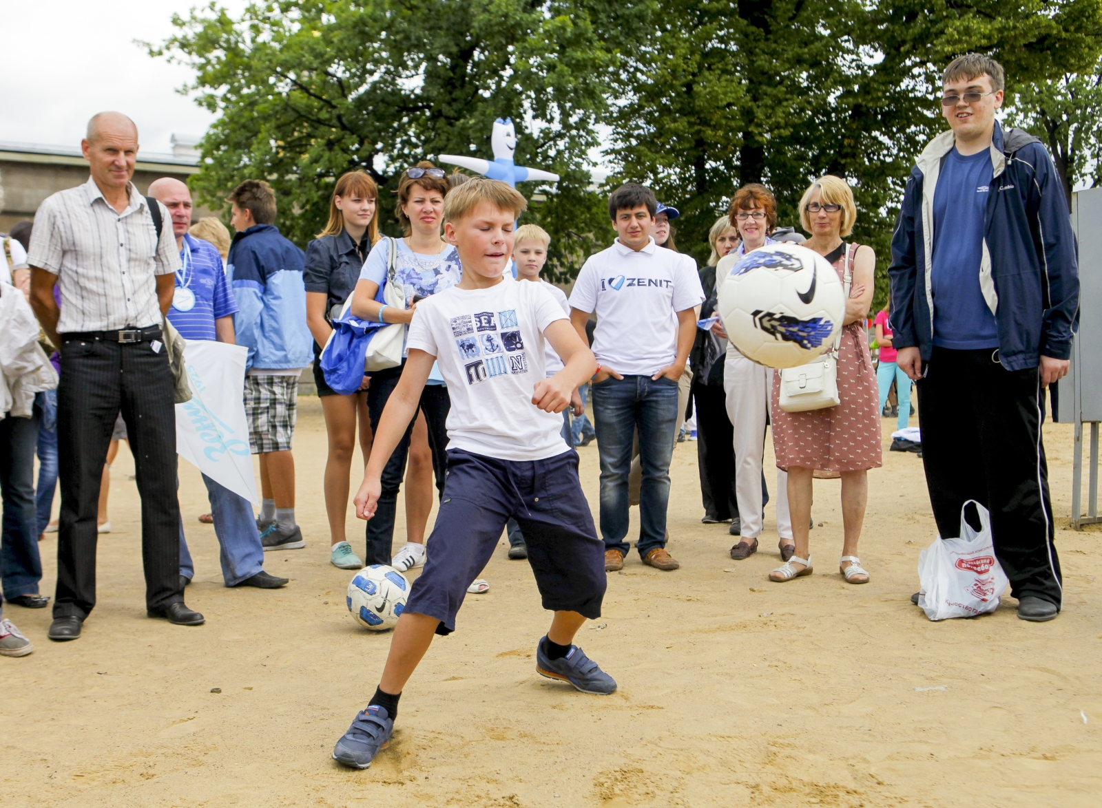 Фан-зона «Зенит» на пляже Петропавловской крепости