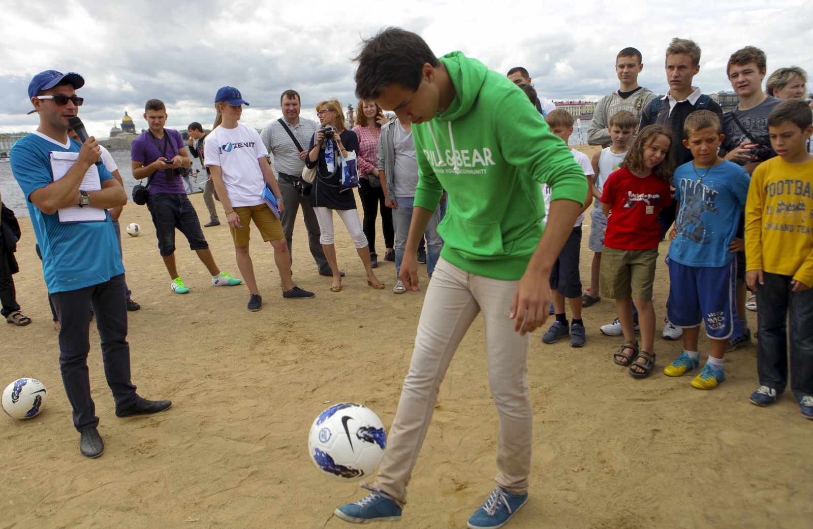 Фан-зона «Зенит» на пляже Петропавловской крепости