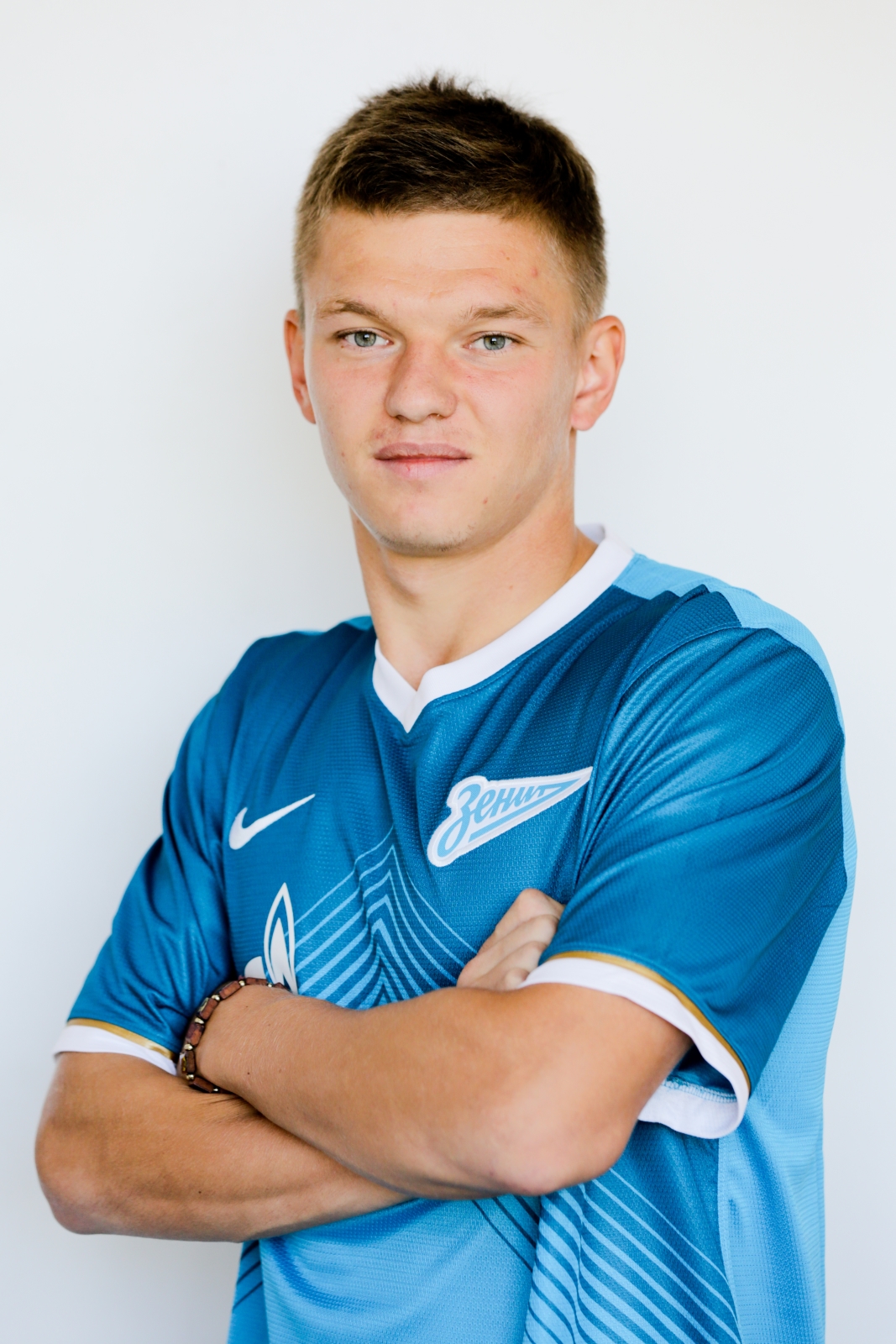 Олег Шатов после подписания контракта в офисе ФК «Зенит»