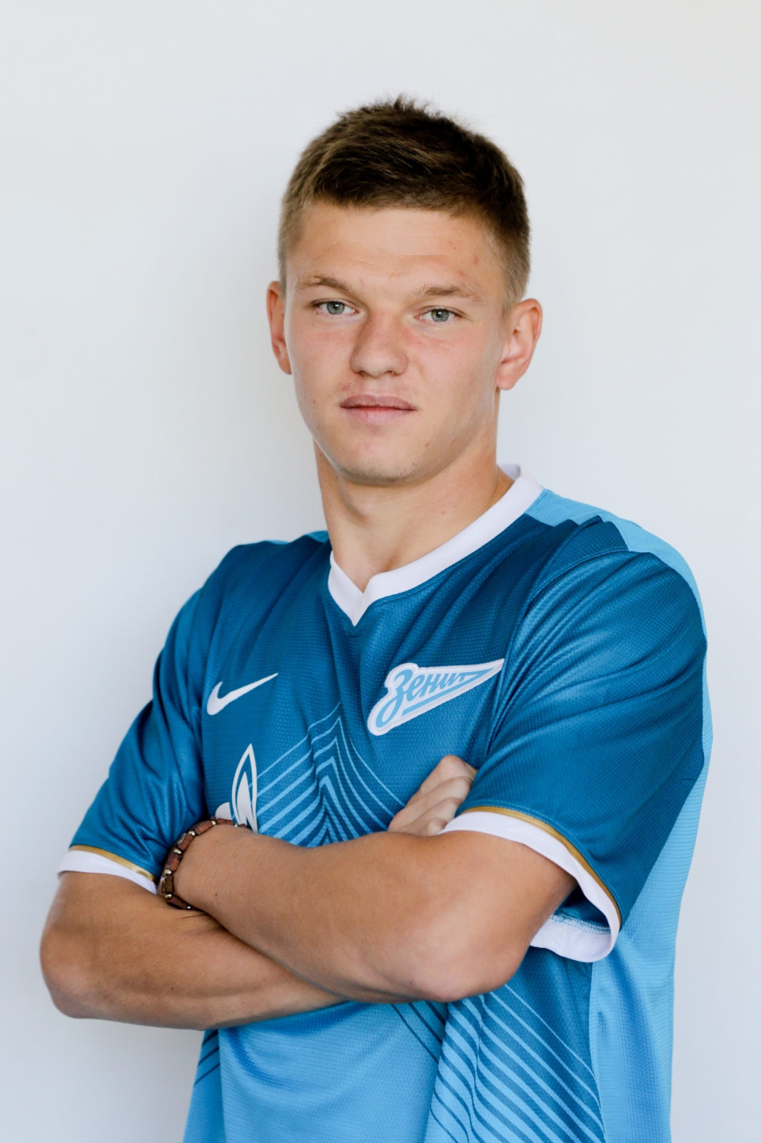 Олег Шатов после подписания контракта в офисе ФК «Зенит»