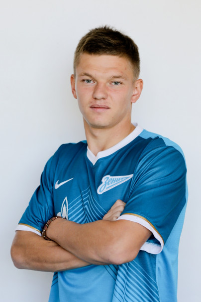 Олег Шатов после подписания контракта в офисе ФК «Зенит»