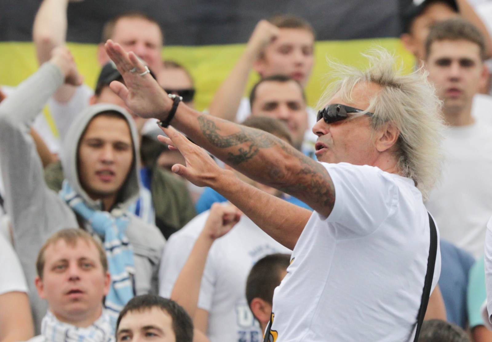 Константин Кинчев, лидер группы «Алиса» на трибуне болельщиков Зенита.