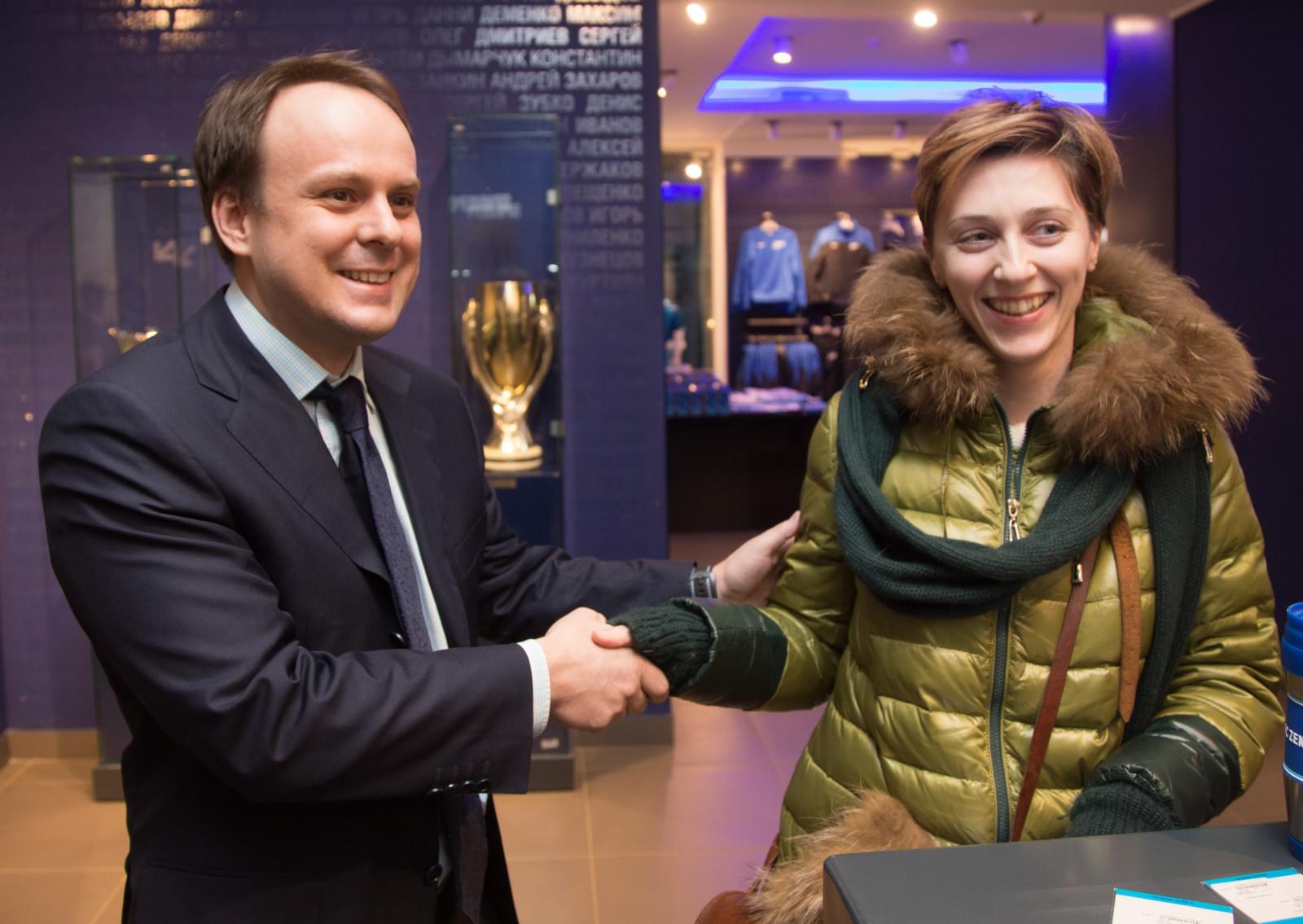 Дисконтная система «Зенит»: награждение 100-тысячного обладателя карты