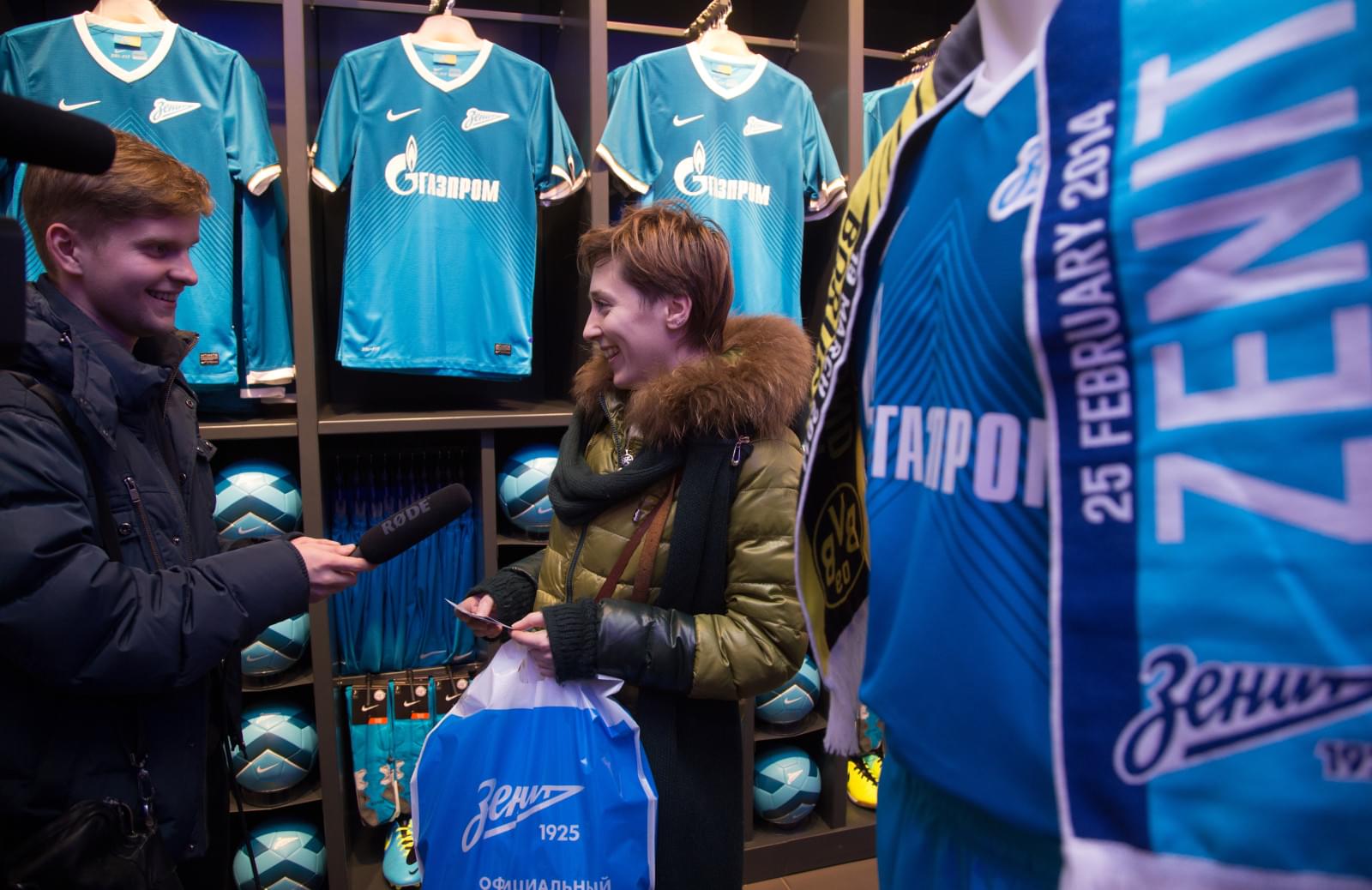 Дисконтная система «Зенит»: награждение 100-тысячного обладателя карты