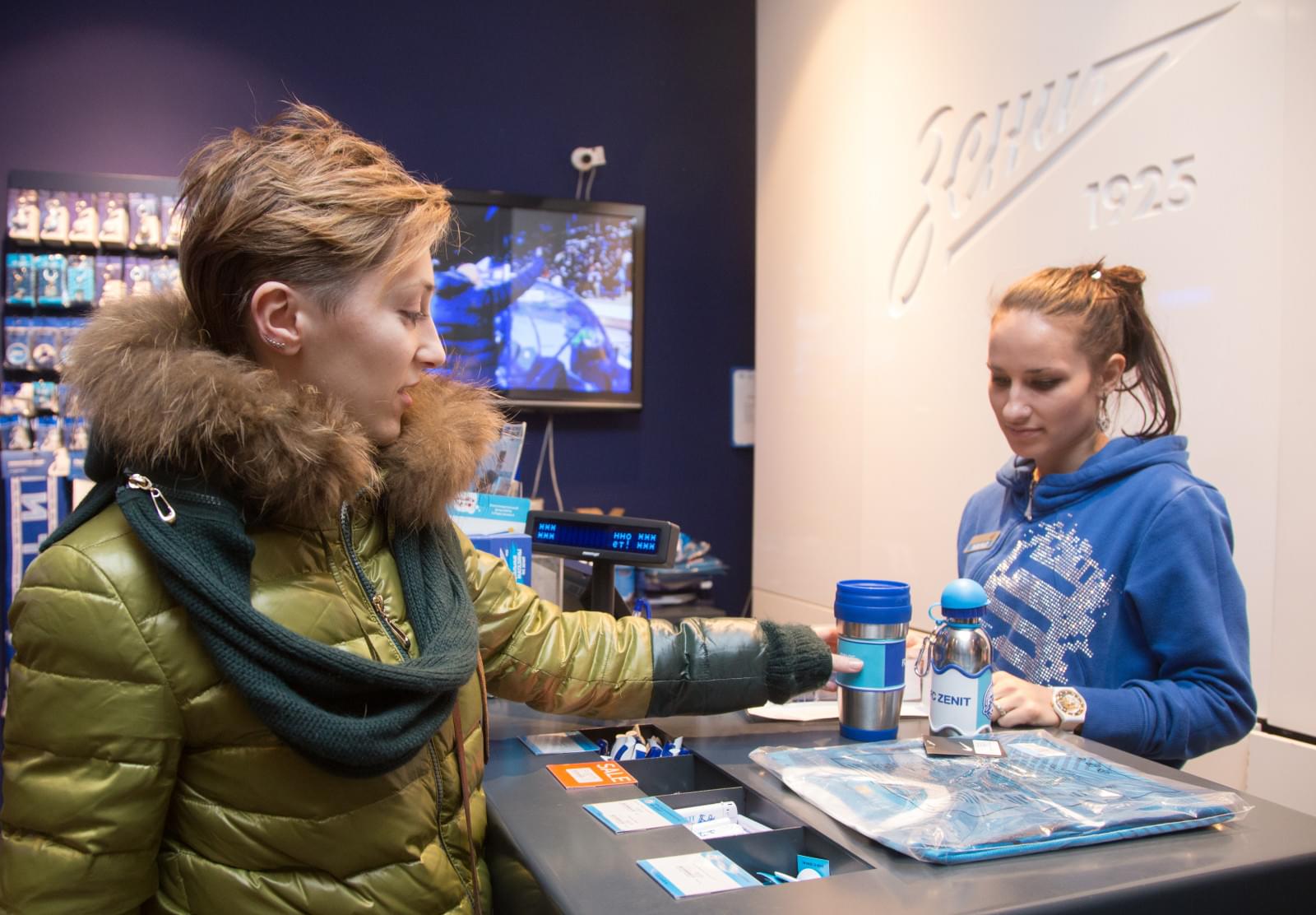 Дисконтная система «Зенит»: награждение 100-тысячного обладателя карты