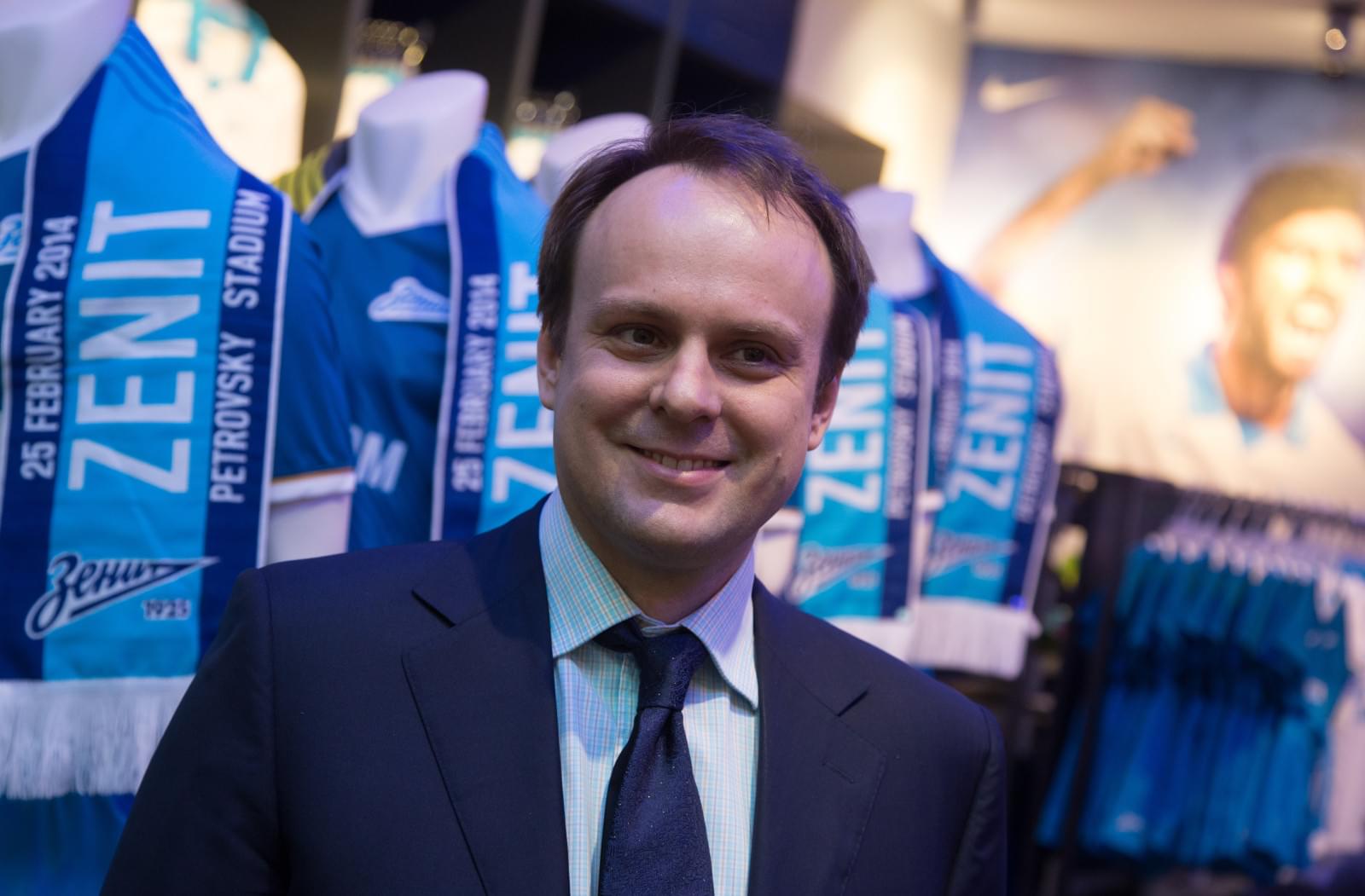 Дисконтная система «Зенит»: награждение 100-тысячного обладателя карты