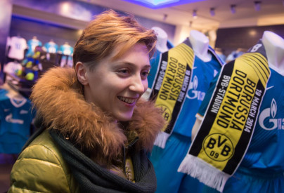 Дисконтная система «Зенит»: награждение 100-тысячного обладателя карты