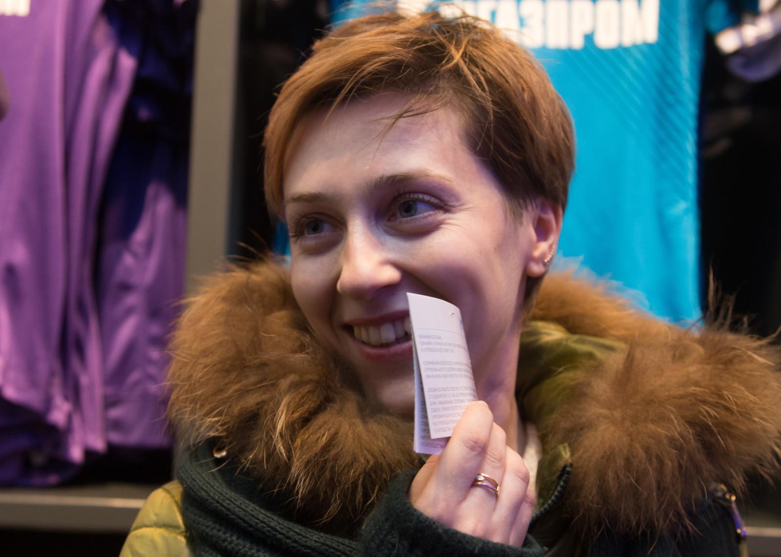 Дисконтная система «Зенит»: награждение 100-тысячного обладателя карты