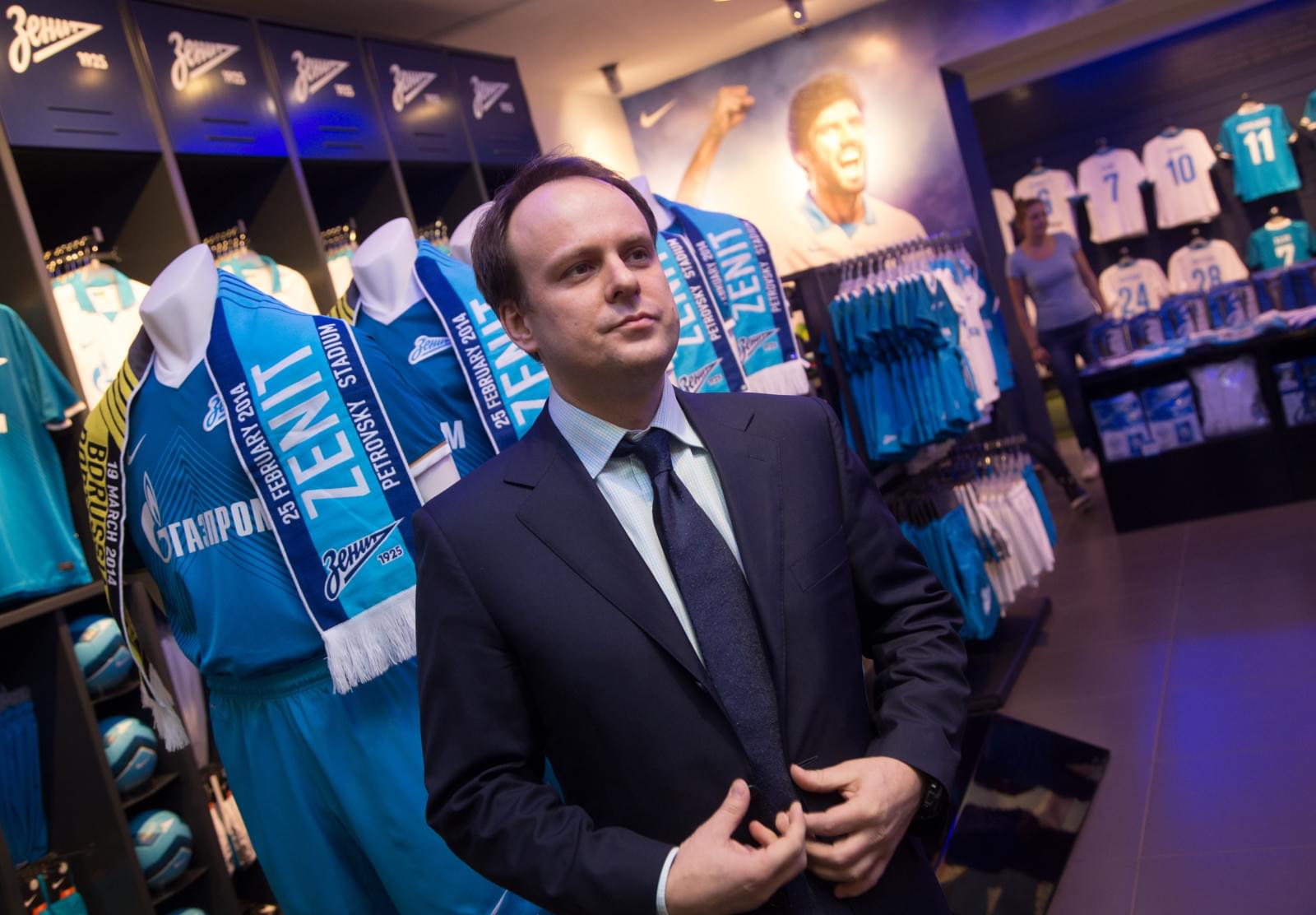 Дисконтная система «Зенит»: награждение 100-тысячного обладателя карты