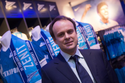 Дисконтная система «Зенит»: награждение 100-тысячного обладателя карты