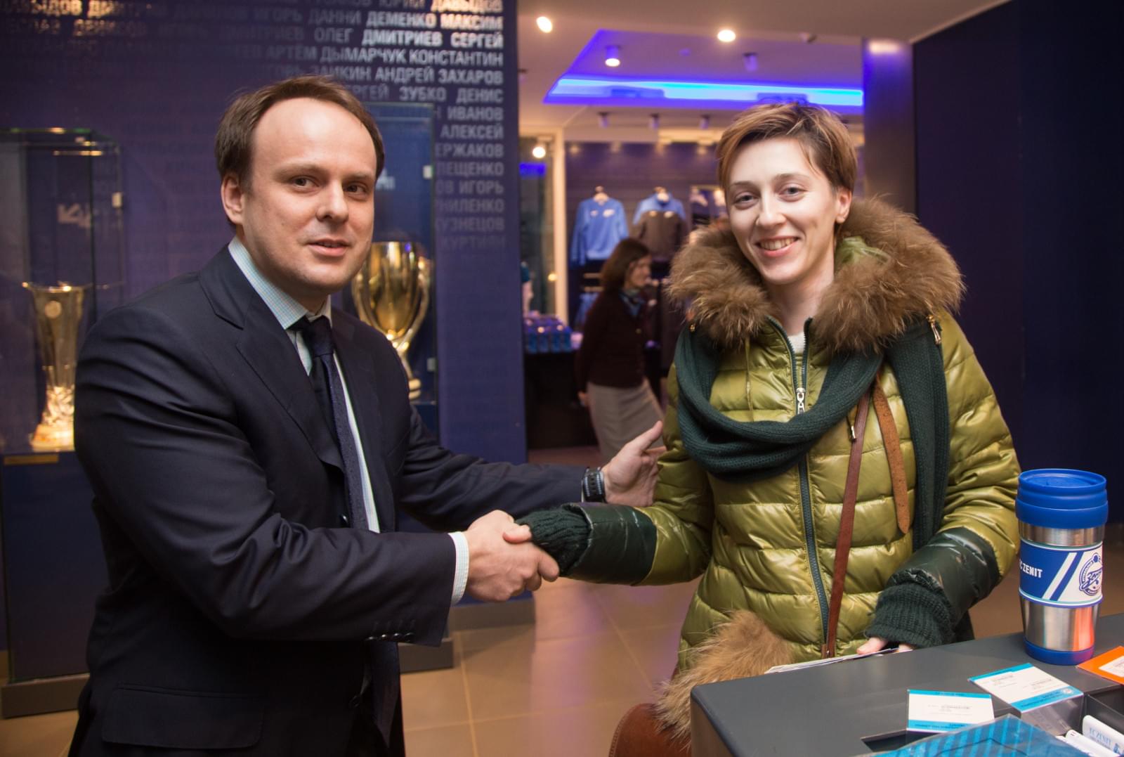 Дисконтная система «Зенит»: награждение 100-тысячного обладателя карты