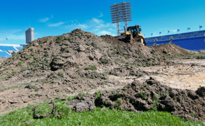Замена газона на стадионе «Петровский»