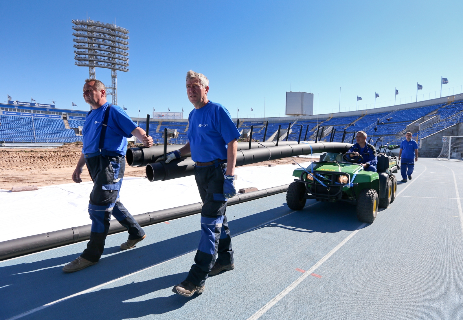 Замена газона на стадионе «Петровский»