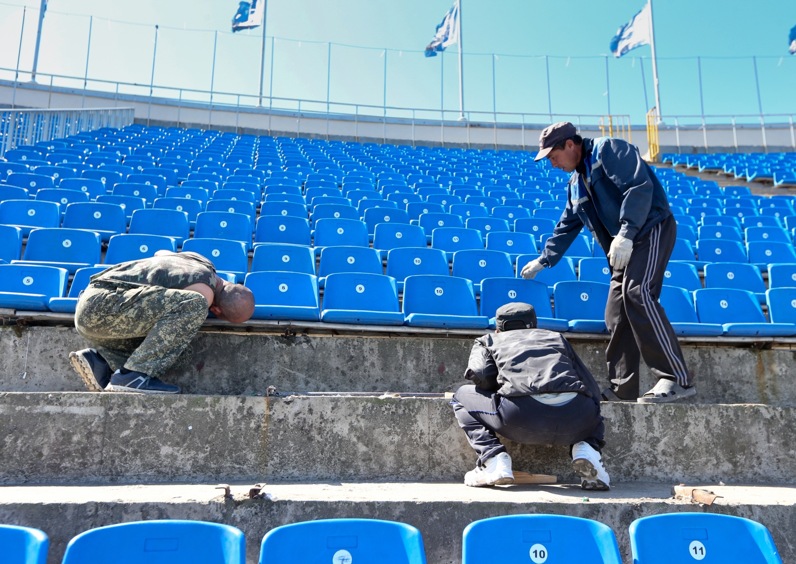 Замена газона на стадионе «Петровский»