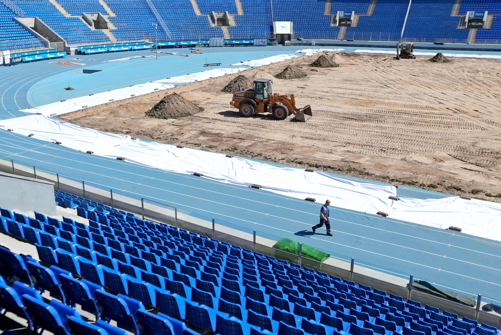 Замена газона на стадионе «Петровский»