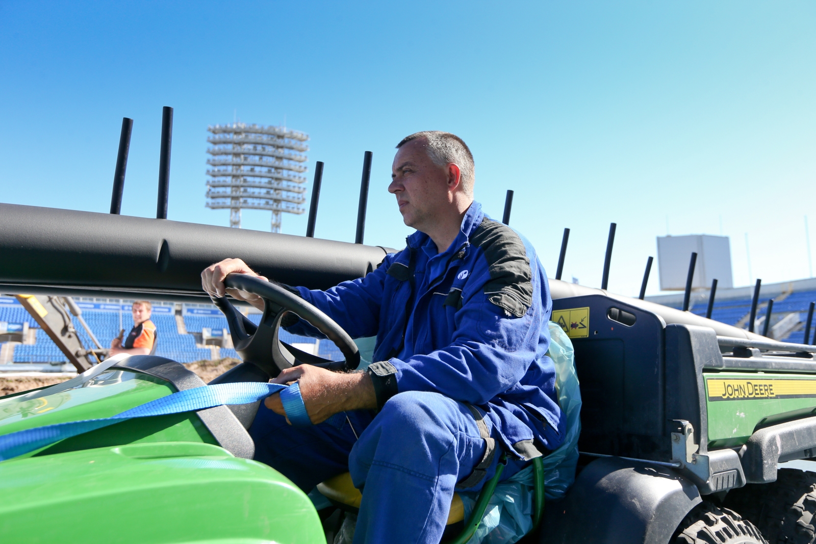 Замена газона на стадионе «Петровский»