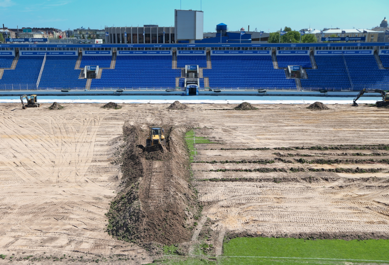 Замена газона на стадионе «Петровский»