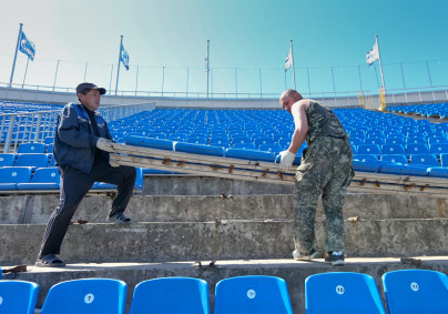 Замена газона на стадионе «Петровский»